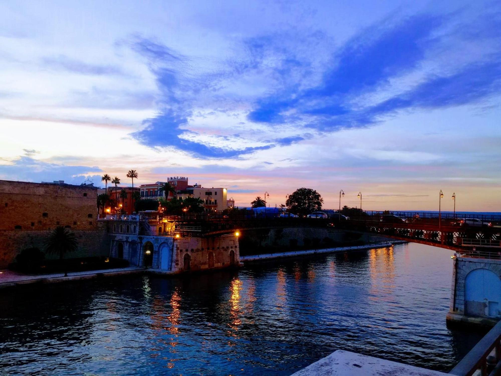 Sweet Home Tra I Due Mari Taranto Exterior foto